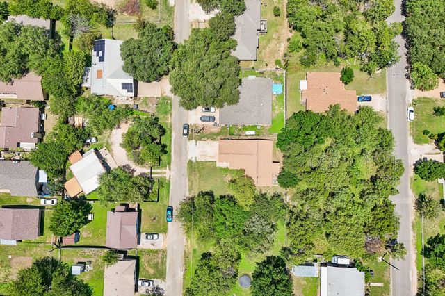 611 Magnolia LN, Cottonwood Shores, TX 78657