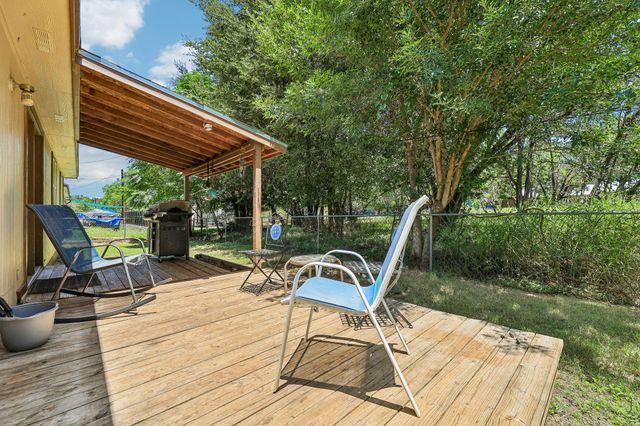 611 Magnolia LN, Cottonwood Shores, TX 78657