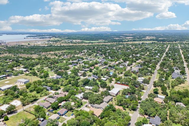 611 Magnolia LN, Cottonwood Shores, TX 78657