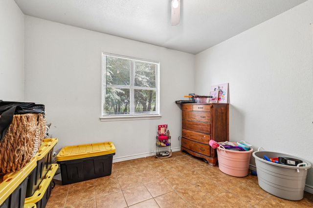 611 Magnolia LN, Cottonwood Shores, TX 78657
