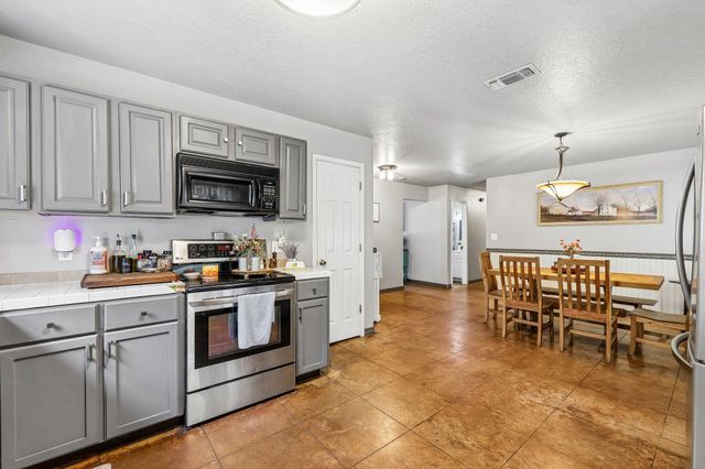 611 Magnolia LN, Cottonwood Shores, TX 78657