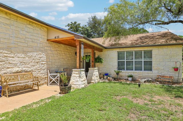 611 Magnolia LN, Cottonwood Shores, TX 78657