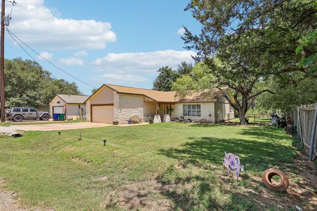 611 Magnolia LN, Cottonwood Shores, TX 78657