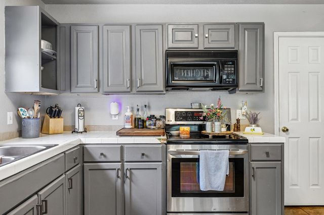 611 Magnolia LN, Cottonwood Shores, TX 78657