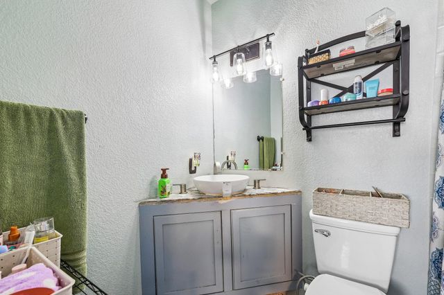 611 Magnolia LN, Cottonwood Shores, TX 78657