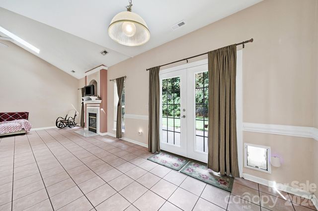 10918 Chamberlain Hall Court, Charlotte, NC 28277