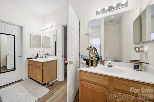 10918 Chamberlain Hall Court, Charlotte, NC 28277