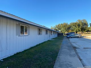 1301 Greenlawn Pkwy Apt C, Blanco, TX 78606