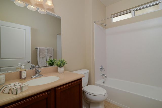 7828 Barnsley Way, Elk Grove, CA 95757