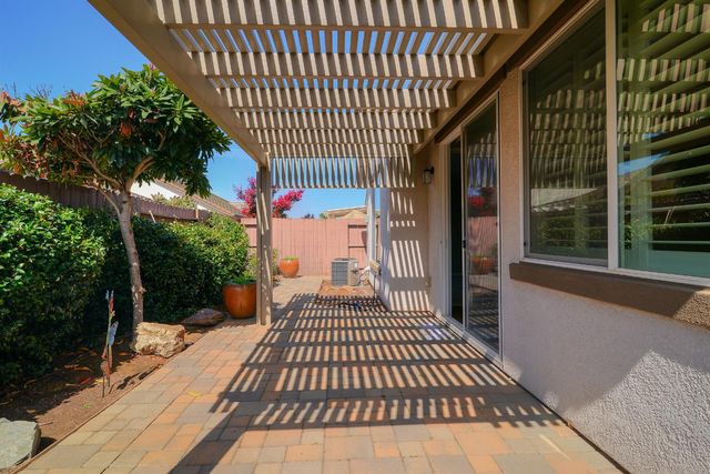 7828 Barnsley Way, Elk Grove, CA 95757
