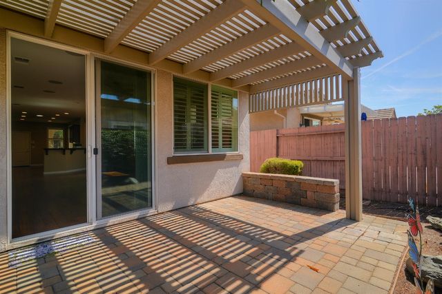 7828 Barnsley Way, Elk Grove, CA 95757