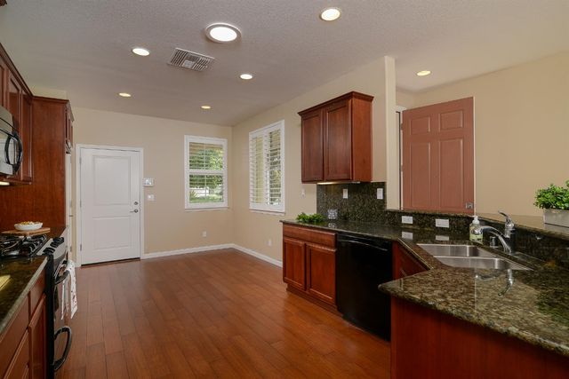 7828 Barnsley Way, Elk Grove, CA 95757