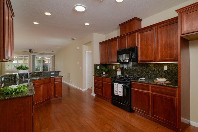 7828 Barnsley Way, Elk Grove, CA 95757