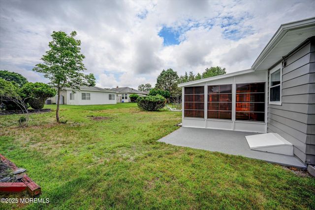 426 Saint Thomas Drive N, Toms River, NJ 08757