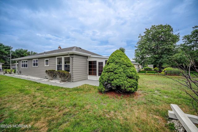 426 Saint Thomas Drive N, Toms River, NJ 08757