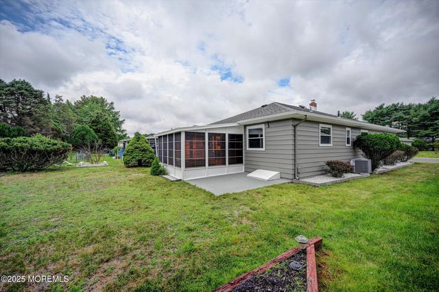 426 Saint Thomas Drive N, Toms River, NJ 08757