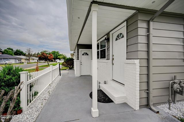 426 Saint Thomas Drive N, Toms River, NJ 08757