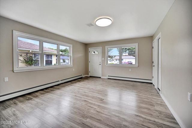 426 Saint Thomas Drive N, Toms River, NJ 08757