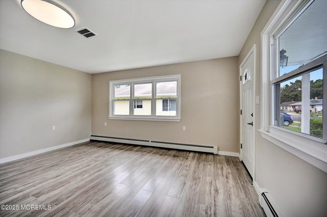 426 Saint Thomas Drive N, Toms River, NJ 08757