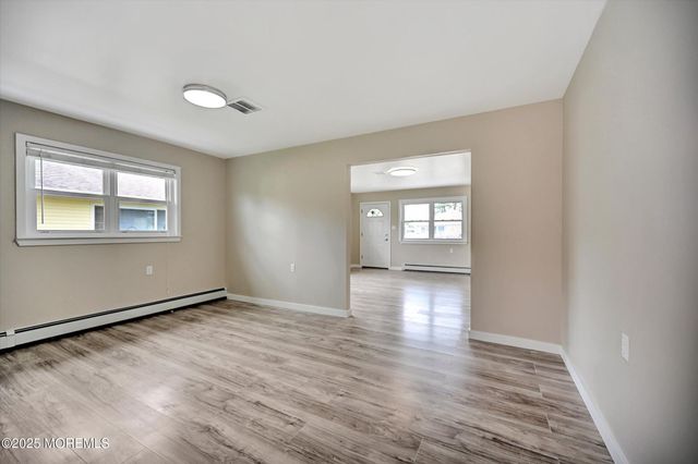 426 Saint Thomas Drive N, Toms River, NJ 08757