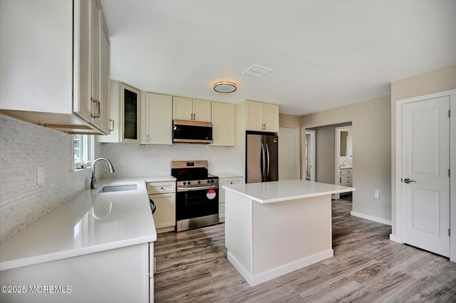 426 Saint Thomas Drive N, Toms River, NJ 08757