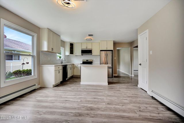 426 Saint Thomas Drive N, Toms River, NJ 08757