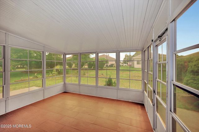 426 Saint Thomas Drive N, Toms River, NJ 08757