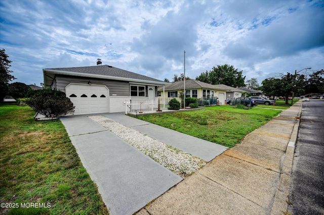 426 Saint Thomas Drive N, Toms River, NJ 08757