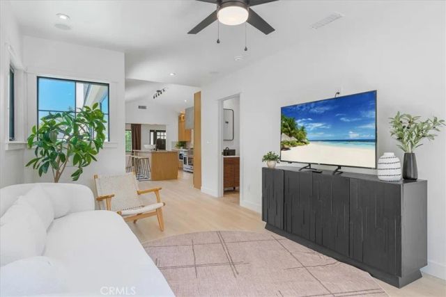 584 N Plymouth Boulevard, Los Angeles, CA 90004