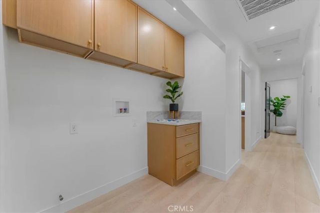 584 N Plymouth Boulevard, Los Angeles, CA 90004