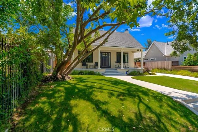 584 N Plymouth Boulevard, Los Angeles, CA 90004