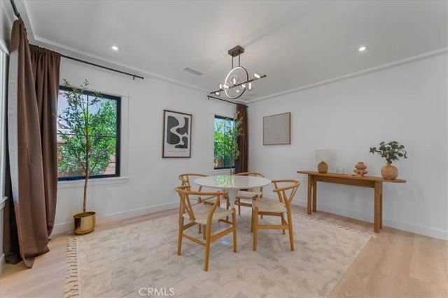 584 N Plymouth Boulevard, Los Angeles, CA 90004