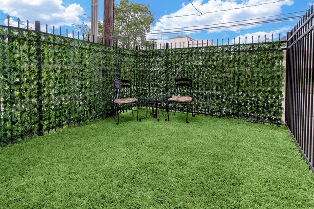 5809 Feagan Street, Houston, TX 77007