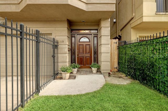 5809 Feagan Street, Houston, TX 77007