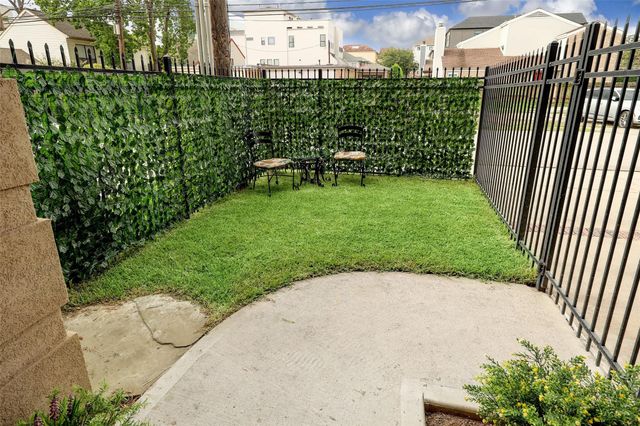 5809 Feagan Street, Houston, TX 77007