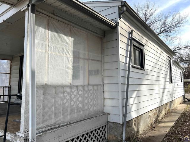 517 SW 14th ST, Topeka, KS 66612