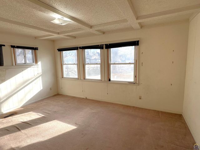 517 SW 14th ST, Topeka, KS 66612