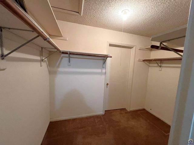 517 SW 14th ST, Topeka, KS 66612