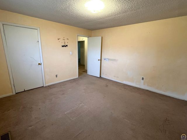 517 SW 14th ST, Topeka, KS 66612