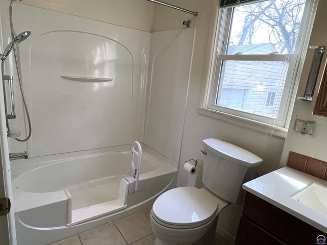 517 SW 14th ST, Topeka, KS 66612