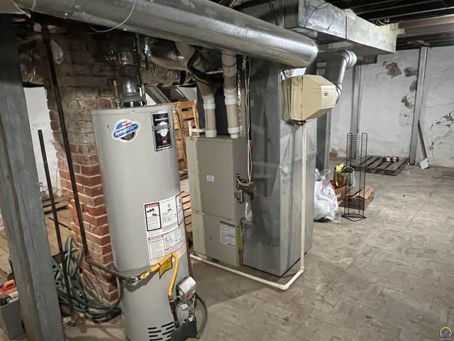 517 SW 14th ST, Topeka, KS 66612