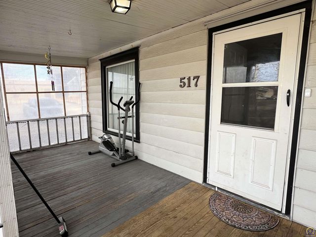 517 SW 14th ST, Topeka, KS 66612