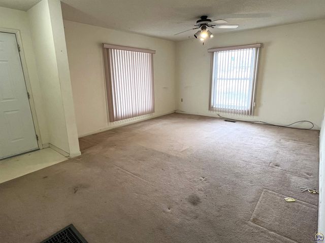 517 SW 14th ST, Topeka, KS 66612