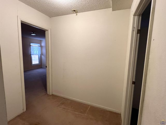 517 SW 14th ST, Topeka, KS 66612