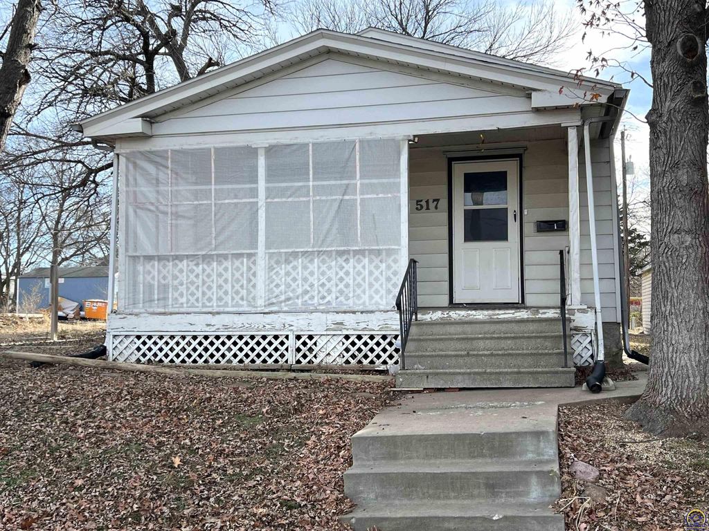 517 SW 14th ST, Topeka, KS 66612