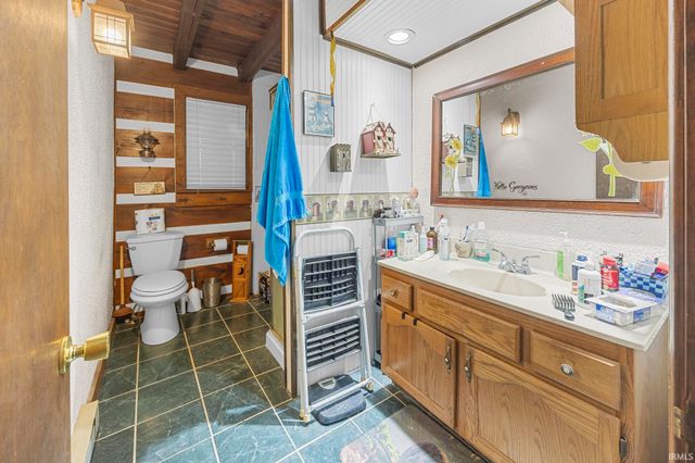 9010 E 450 N Road, Dubois, IN 47527
