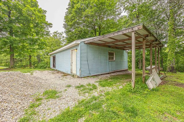9010 E 450 N Road, Dubois, IN 47527