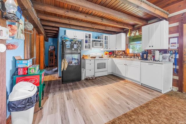9010 E 450 N Road, Dubois, IN 47527