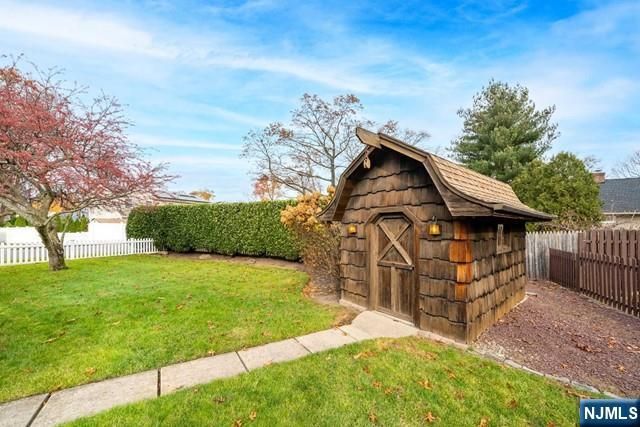 71 Day Avenue, Tenafly, NJ 07670