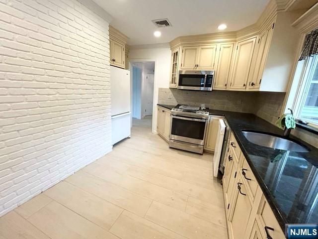 71 Day Avenue, Tenafly, NJ 07670